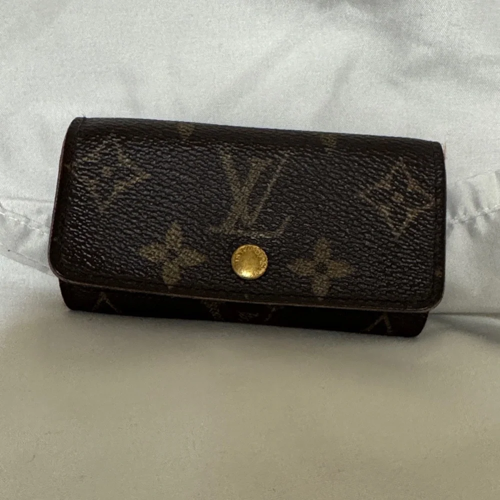 Louis Vuitton Monogram Canvas Key Pouch in Brown with Gold Snap - Picture 3 of 16